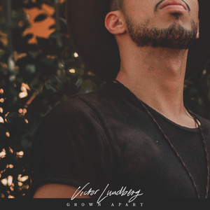 唐舞桐被❌吸乳脱内内游戏
